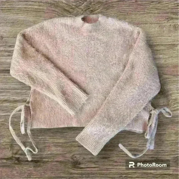 Peachy Keen Cropped Sweater With Side Ties Size Medium - Like New - Picture 1 of 3